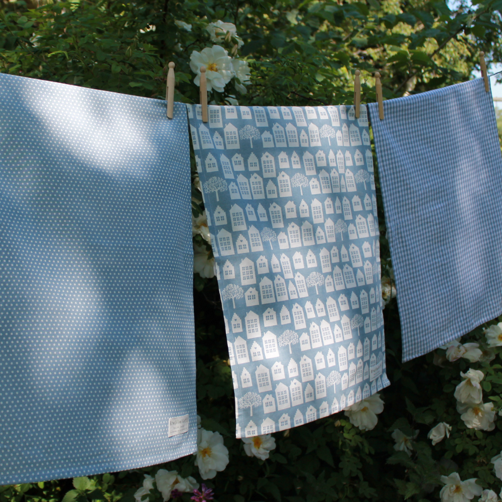 Krasilnikoff Geschirrtuch Town Houses Dusty Blue