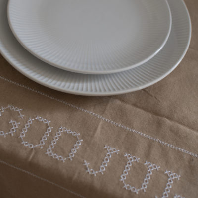 Storefactory Kryss Tischläufer God Jul Beige