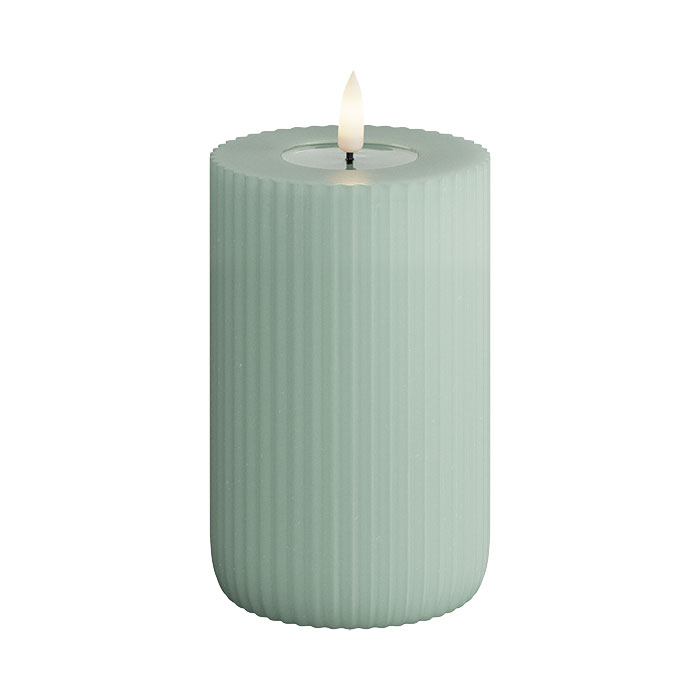 DELUXE HOMEART LED-Stumpenkerze "Real Flame" gerillte Kerze Shape Salbei 8 x12,5 DELUXE HOMEART LED-Stumpenkerze "Real Flame" gerillte Kerze Shape Salbei 8 x12,5