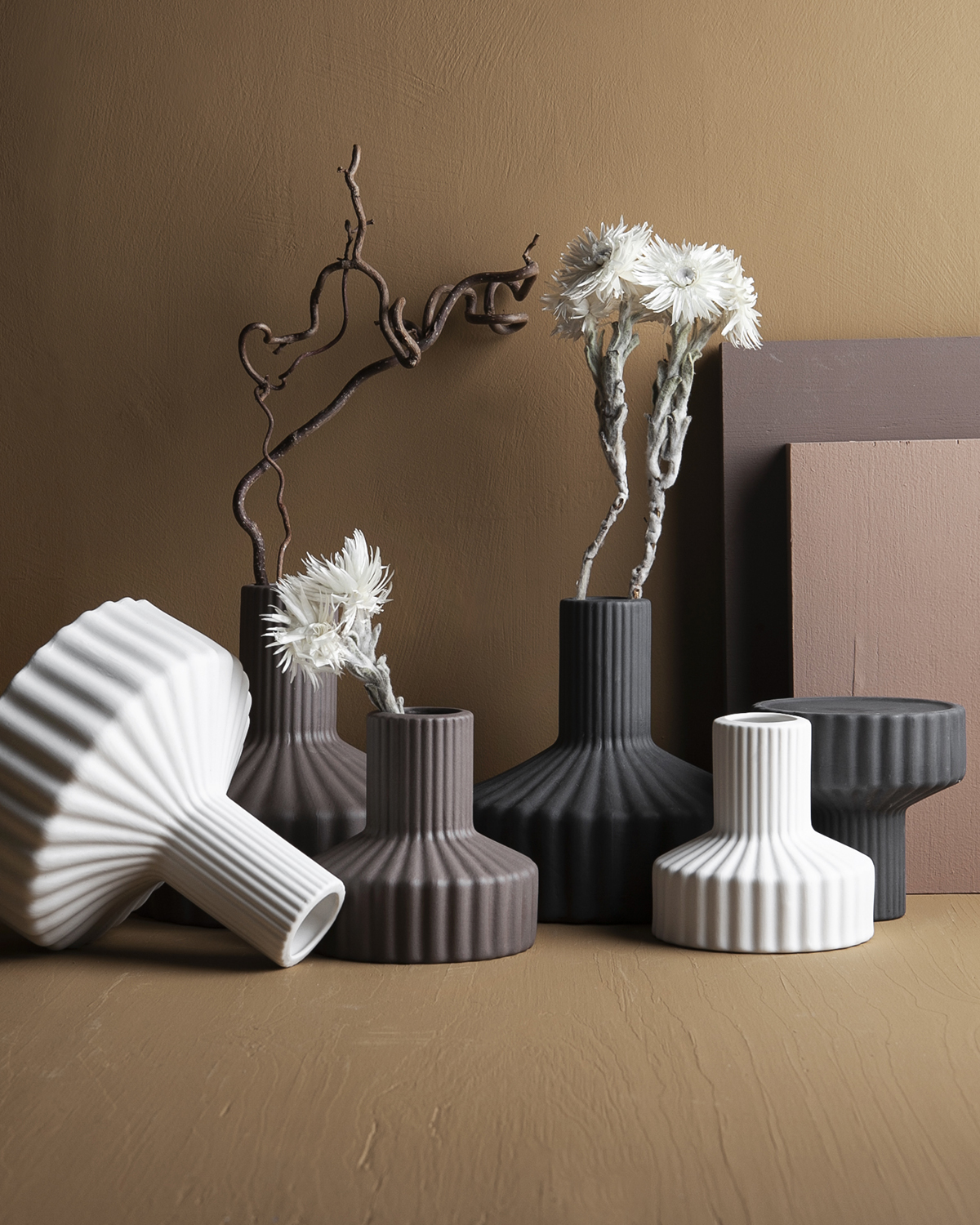 Storefactory Vase Samset Large Dark Grey