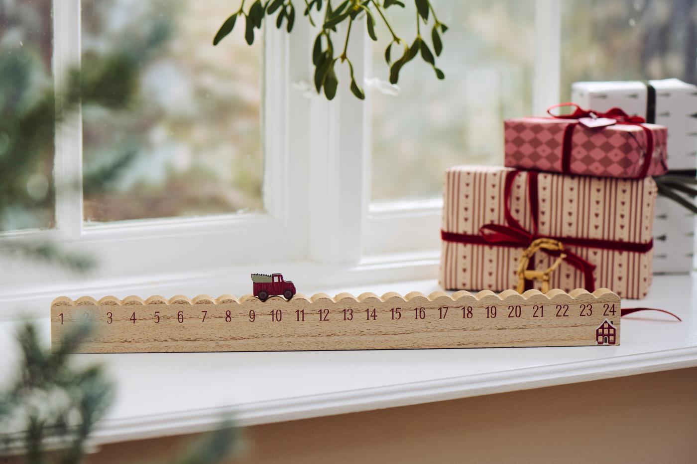Ib Laursen Weihnachtskalender 1 - 24 Lastwagen mit Weihnachtsbaum
