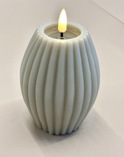DELUXE HOMEART LED-Stumpenkerze "Real Flame" Gerillt Sand 7,5 x 10 cm